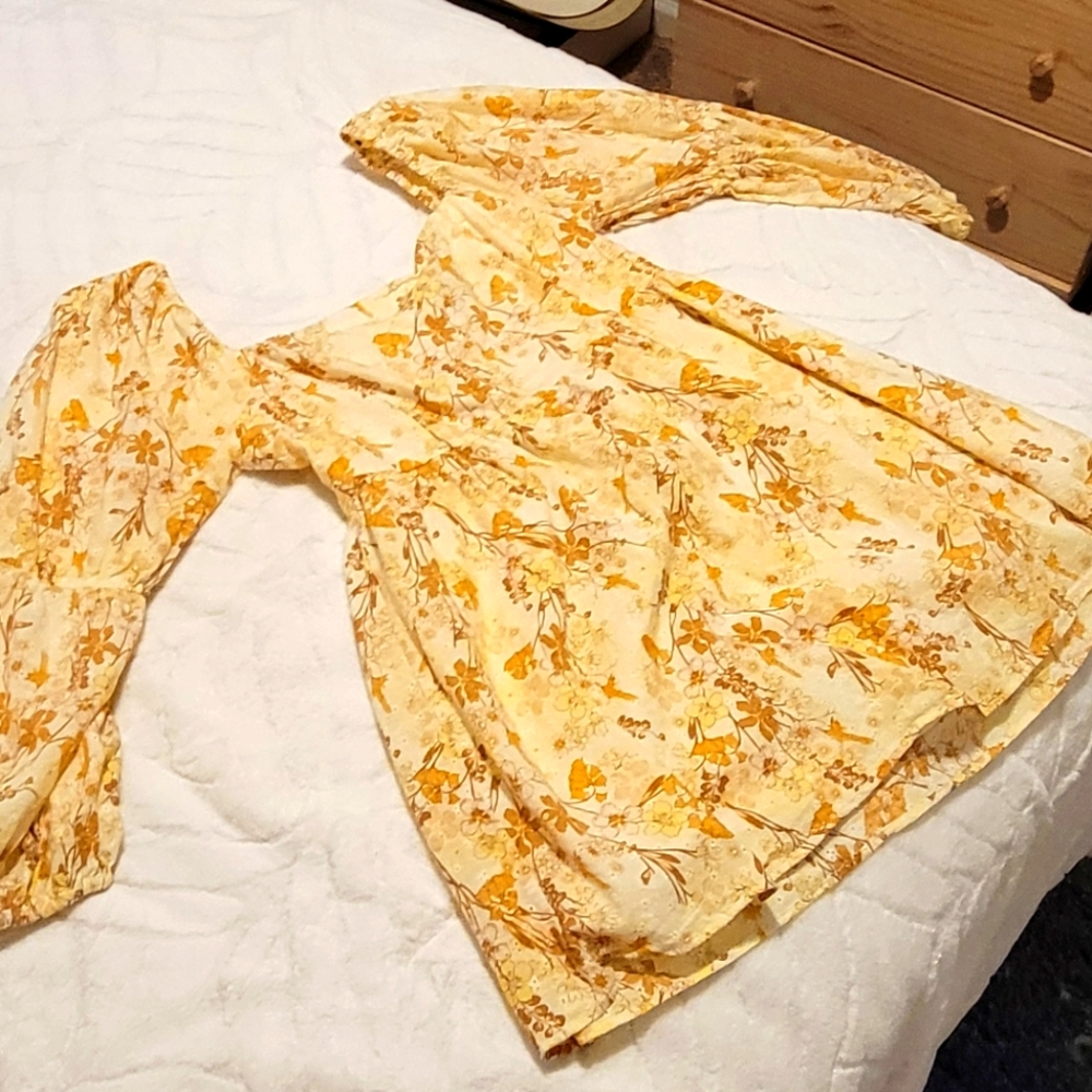 XL Forever 21 Floral 70s Long Sleeve Smocked Dress